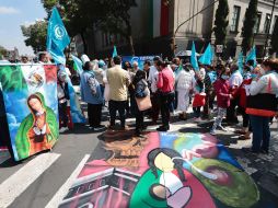 Opositores al aborto se manifestaron hoy afuera de la Suprema Corte de Justicia de la Nación, en Ciudad de México, durante el debate sobre la objeción de conciencia de personal médico. SUN/B. Fregoso