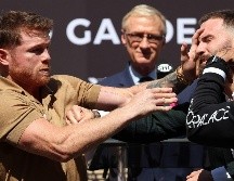 Al final, ambos peleadores fueron separados y tendrán que esperar hasta el 6 de noviembre para hacer uso de esos ánimos tan calientes entre los dos. AFP/R. MARTÍNEZ