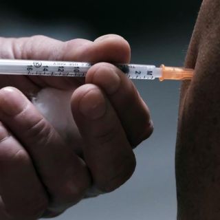 Este miércoles vacunan a 12 menores de edad tras presentar un amparo