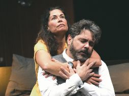 Ensayo. Escena de “Al pie del Támesis”, obra teatral escrita por Mario Vargas Llosa y protagonizada por Azucena Evans y Martín Altomaro. Cortesía