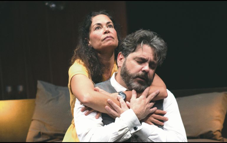 Ensayo. Escena de “Al pie del Támesis”, obra teatral escrita por Mario Vargas Llosa y protagonizada por Azucena Evans y Martín Altomaro. Cortesía