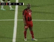 Ronnie Brunswijk, un exguerrillero y agricultor, fue titular en el ataque, junto con Damian Brunswijk, el ''10'' del equipo y su hijo, según detalla la prensa hondureña. ESPECIAL