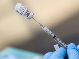 Estados Unidos invertirá 370 millones de dólares más para ayudar a entregar y administrar esas dosis en todo el mundo. AFP / P.Fallon