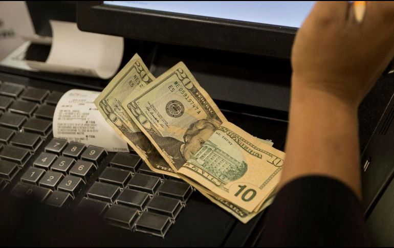 Entre otros socios para cumplir su misión, First Women's Bank cuenta con empresas como Aon, Wendy's, Comcast Corporation y William Blair.  EFE / ARCHIVO