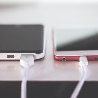 Smartphones tendrán cargador universal en 2024: UE