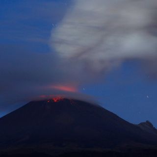 El Popocatépetl presenta explosiones y aparecen luces extrañas en el cielo