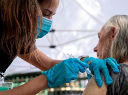 Dependerá de los CDC establecer de forma definitiva quiénes serán elegibles para la dosis adicional. EFE/C. Brehman