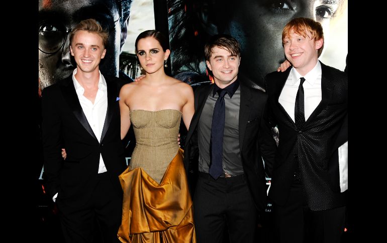 Tom Felton (i) personificó a Draco Malfoy en la saga. AFP/ARCHIVO