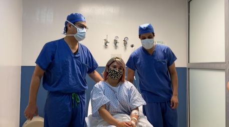 Tras ser operada con éxito, Alexa Moreno proseguirá con el proceso de terapia. TWITTER/@alexa_moreno_mx