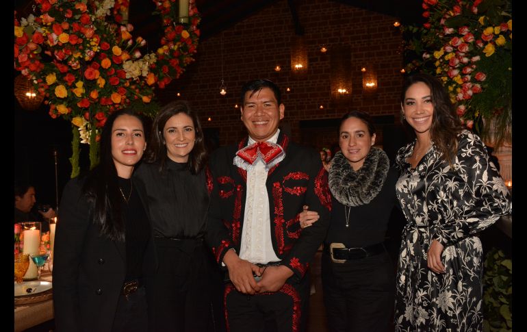 Maricarmen Herrera, Vanessa González, Emanuel Aguilar, Chris Palomino e Ilse Contreras GENTE BIEN JALISCO/MARIFER RACHED