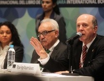Gilberto Guevara (centro) señaló que la educación pública está inmersa en una crisis difícil de remontar. EL INFORMADOR/ARCHIVO