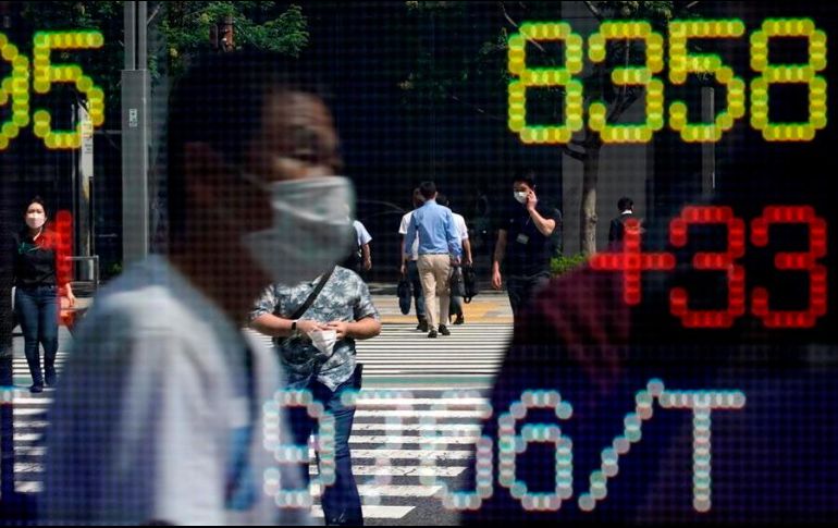 La jornada comenzó en rojo, pero finalmente el parqué apostó por las compras, dejando saldo positivo en el acumulado de los principales indicadores. EFE/F. Robichon