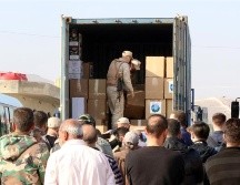 Soldados distribuyen ayuda humanitaria a afectados por la guerra. EFE/ARCHIVO
