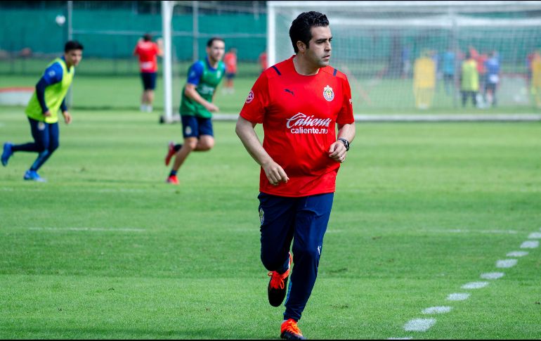 Marcelo Michel Leaño fungirá como director técnico interino de las Chivas durante el Clásico Nacional tras la salida de Víctor Manuel Vucetich. IMAGO7