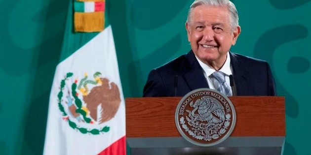 AMLO insiste en "abrazos no balazos" tras paquete bomba en Salamanca