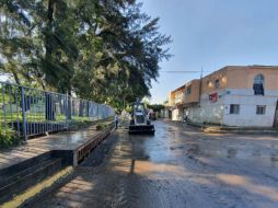 El presidente municipal interino de Guadalajara, Eduardo Fabián Martínez Lomelí, informa que trabajaron durante la madrugada en el monitoreo y atención a los daños por la lluvia. ESPECIAL / Ayuntamiento de Guadalajara