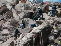 Durante el evento se guardó un minuto de silencio en memoria de las víctimas mortales por el derrumbe. EFE/S. Gutiérrez