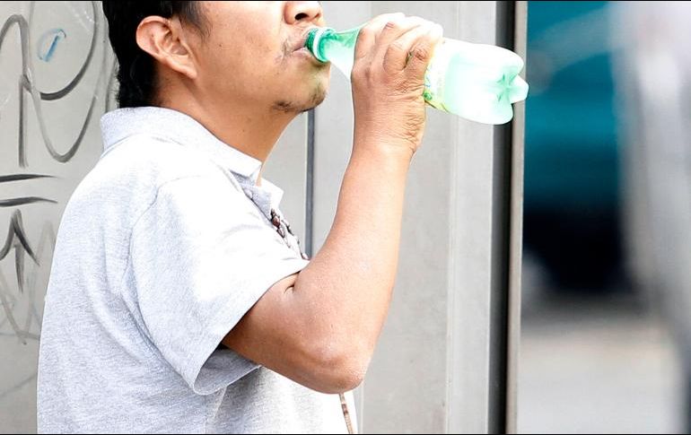 Algunos médicos creen improbable que el hombre muriera de una sobredosis de refresco. ARCHIVO