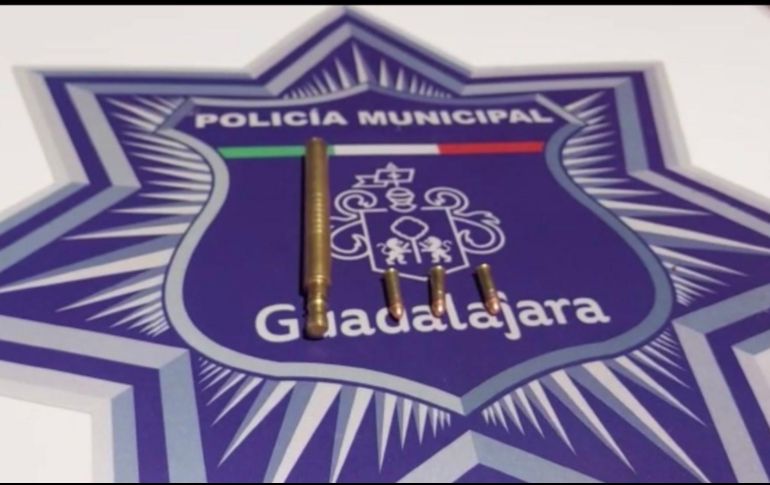El ahora detenido portaba un arma y tres tiros útiles, al parecer calibre .22. ESPECIAL /