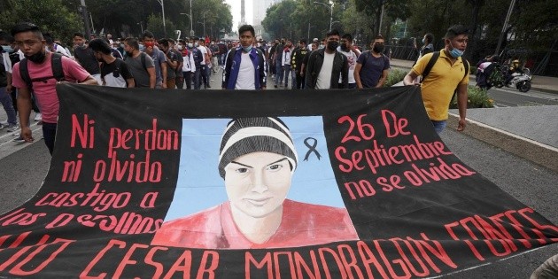 Ayotzinapa: Marchan a 7 a&ntilde;os de la desaparici&oacute;n de los 43 normalistas