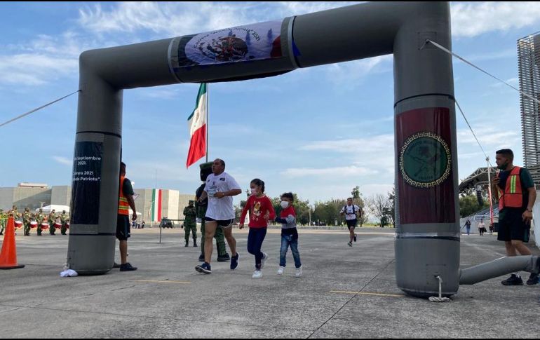 La carrera se dividió en cuatro categorías: femenil y varonil de cinco kilómetros y femenil y varonil de 10 kilómetros. CORTESÍA/Sedena
