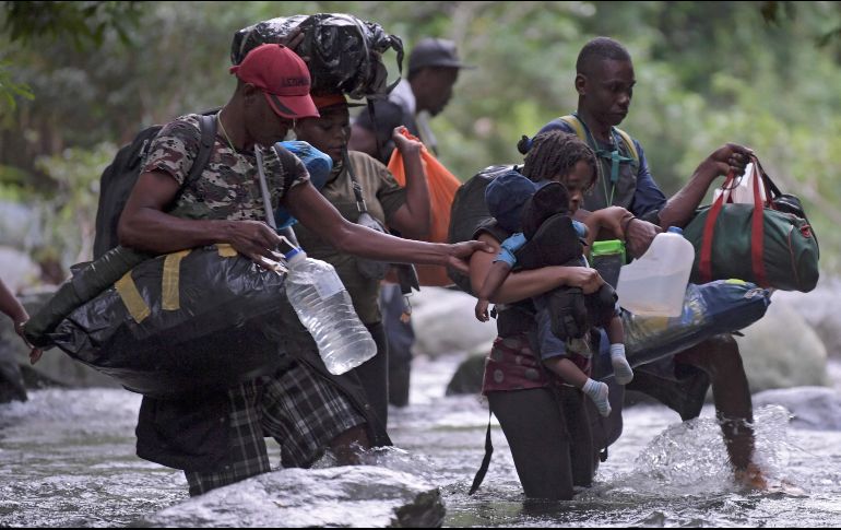Una gran cantidad de haitianos están siendo procesados por las autoridades. AFP/ R. Arboleda
