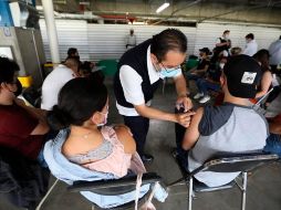 La distribución por sexo en los casos confirmados muestra un predominio en mujeres, y la mediana de edad en general es de 39 años. EFE/S. Gutiérrez