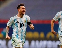 De la mano de Lionel Messi, Argentina rompió el 10 de julio pasado una racha negativa de 28 años sin títulos en la final de la Copa América ante su archirrival Brasil. EFE / ARCHIVO