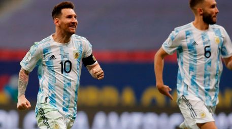 De la mano de Lionel Messi, Argentina rompió el 10 de julio pasado una racha negativa de 28 años sin títulos en la final de la Copa América ante su archirrival Brasil. EFE / ARCHIVO