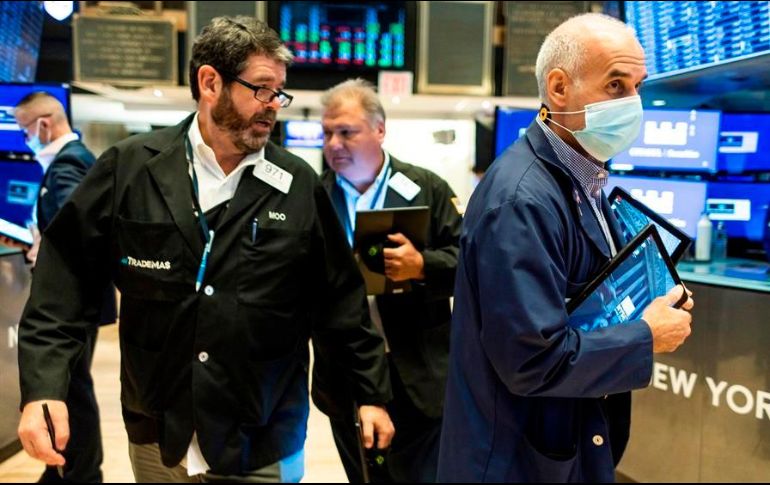 Todos los sectores cerraron en rojo, con las mayores contracciones en el sector de materiales y consumo discrecional. EFE/ARCHIVO