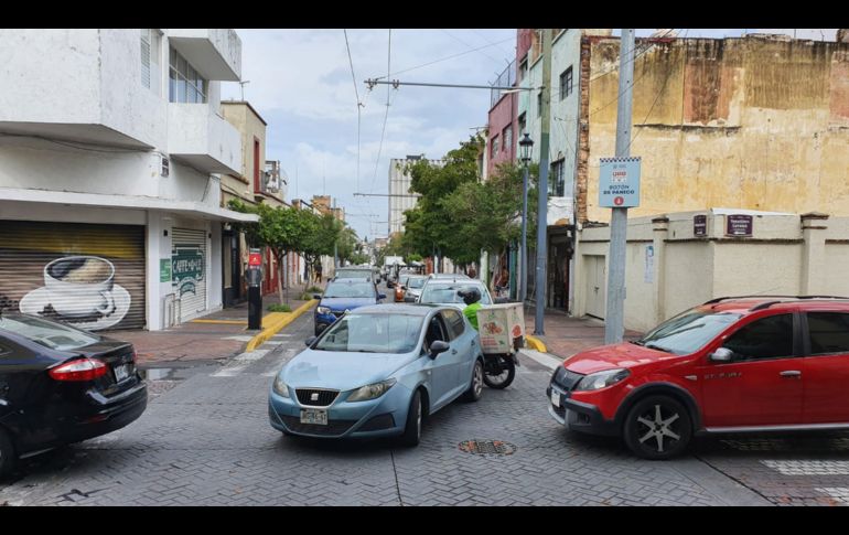 Los cierres de vialidades provocaron mayor tráfico en calles del Centro tapatío. ESPECIAL