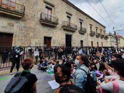 Durante la manifestación, además de las pintas e intervenciones al mobiliario público y en las calles de la ciudad, se reportaron algunos hechos violentos. EL INFORMADOR/R. Bobadilla