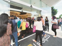 Bienvenidos. Ayer ingresaron los primeros clientes de la nueva sucursal en la Plaza Distrito La Perla. Especial