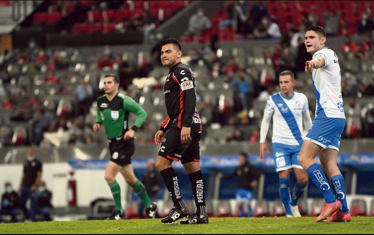 Lamentable. Cuando su equipo más lo necesitaba, Aldo Rocha se dio el lujo de fallar un penal que habría significado el empate parcial ante los poblanos. Imago7