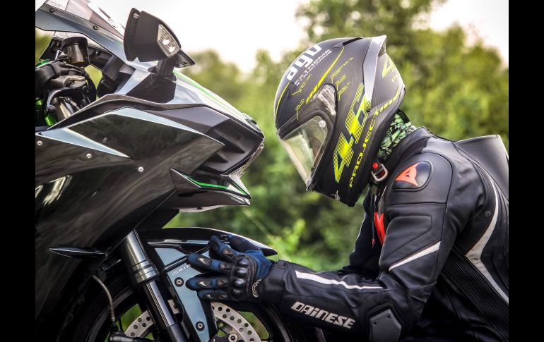 Tu seguridad es el primer punto importante antes de salir a rodar / Especial: Photo by Anh Trần on Unsplash