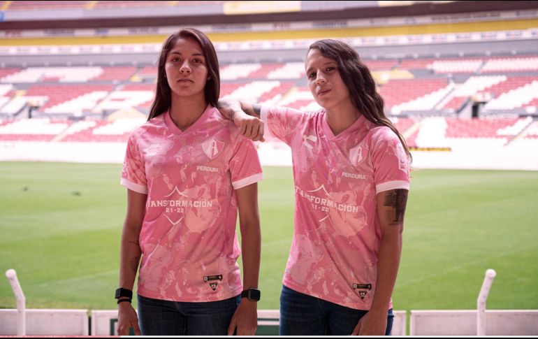 CON CAUSA. En el mes de la lucha contra el cáncer de mama, el Atlas presentó su nueva indumentaria.  ESPECIAL