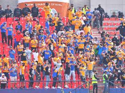 LAMENTABLE. En redes sociales comenzaron a circular videos donde se observa que los seguidores del equipo local agreden a los visitantes. IMAGO7