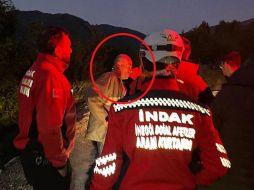 Al verificar la identidad del hombre se aseguraron de que se encontraba bien con excepción de andar ebrio. TWITTER/@Darkwebhaber