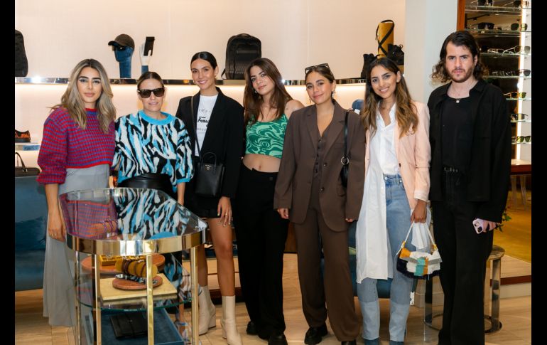 Ilse Jiménez, Sofía Álvarez del Castillo, Denisse de Alba Rulfo, Natalia Pérez, Rosa Sánchez, Lily Cortés y Celio Rubén GENTE BIEN JALISCO/JORGE SOLTERO