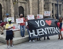 Los manifestantes se congregaron afuera del palacio municipal de Guadalajara. EL INFORMADOR / Y. Mora