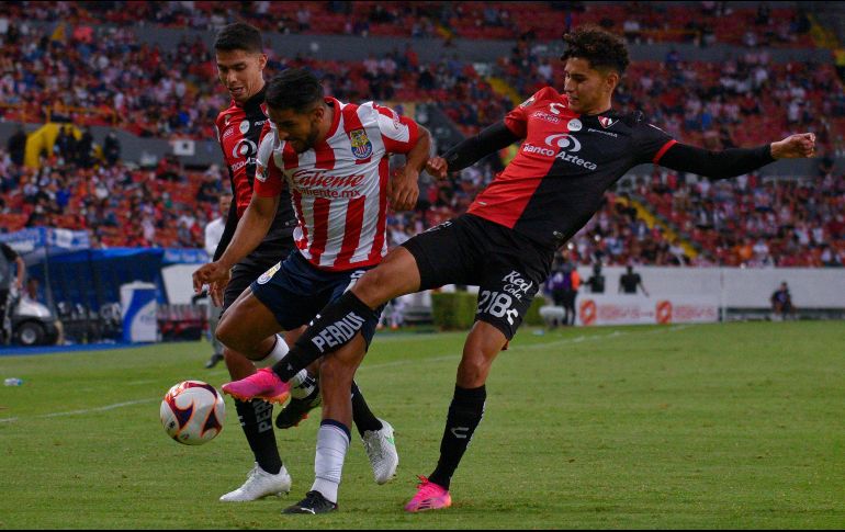 El volante Jeremy Márquez (D) cada vez se encuentra mejor, cada vez toma más ritmo de juego en los entrenamientos, pero será hasta este viernes cuando determinen si puede o no jugar ante el Rebaño Sagrado. IMAGO7