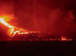 La lava del volcán La Palma continúa ganando terreno al mar. AFP/SUNSETS SWEDEN