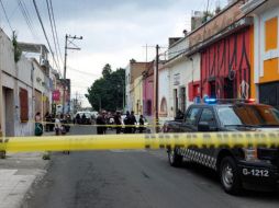 Según testigos, la pareja estaba conviviendo en la calle cuando un sujeto se les aproximó y disparó en un par de veces para después escapar. ESPECIAL