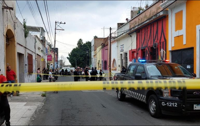 Según testigos, la pareja estaba conviviendo en la calle cuando un sujeto se les aproximó y disparó en un par de veces para después escapar. ESPECIAL