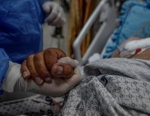 A nivel nacional, el número de personas que están hospitalizadas con COVID-19 ha disminuido a aproximadamente 75 mil. EFE/M. Saber