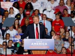 Twitter expulsó a Trump de su plataforma de manera permanente días después de que simpatizantes asaltaran el Capitolio de EU. EFE/ARCHIVO