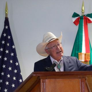 Tras turbulencia, embajador de EU encauza relación con México