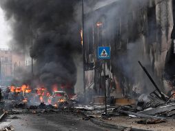 Se estrella avión contra un edificio cerca de Milán; hay ocho muertos