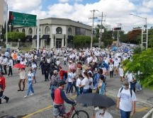 Los manifestantes protestan en contra de la despenalización del aborto y para exigir que se garantice a los jaliscienses la libertad religiosa y de conciencia. EL INFORMADOR / R. Bobadilla