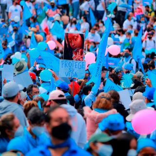 Aborto: Manifestantes "pintan" de azul a Ciudad de México en defensa de la vida